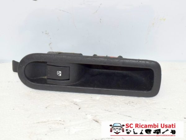 PULSANTE ALZAVETRO POSTERIORE DX RENAULT SCENIC 8200151470