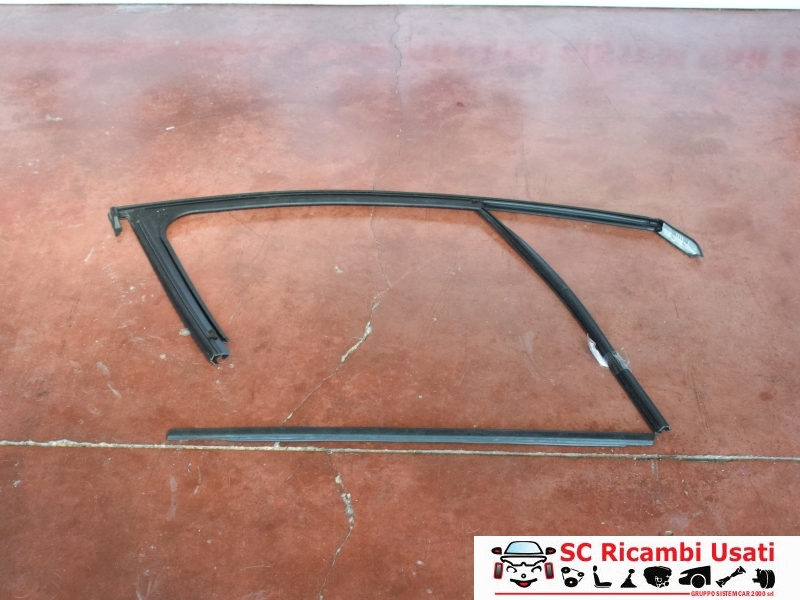 GUARNIZIONE PORTA SINISTRA PEUGEOT 208 COD. 9673082080 NUOVA ORIGINALE