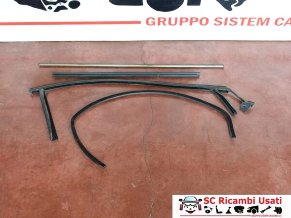 Guarnizione Guida Vetro Porta Destra Fiat 500