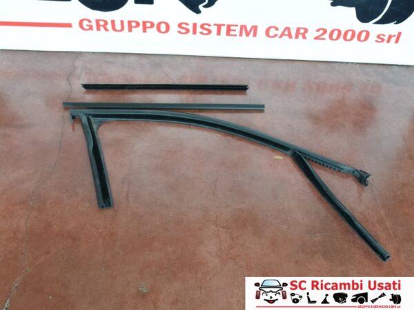 Guarnizione Porta Anteriore Destra Jeep Avenger 52174521