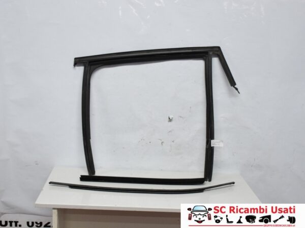 Guarnizione Guida Vetro Post Sx Renault Clio 4 823318947R