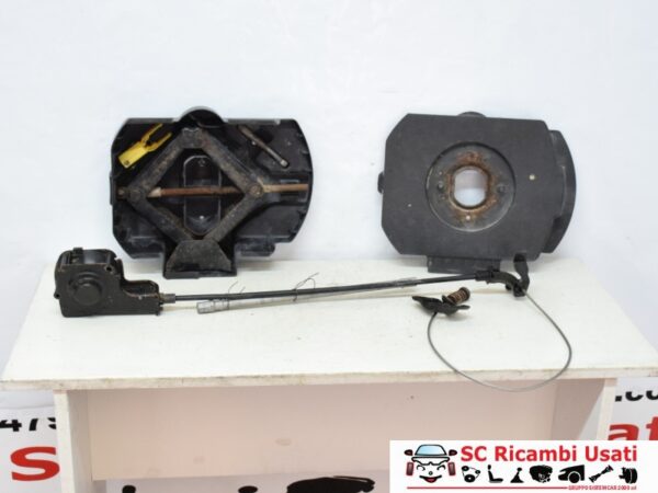 Cric Ruota Di Scorta Con Kit Attrezzi Peugeot 5008 9686692480