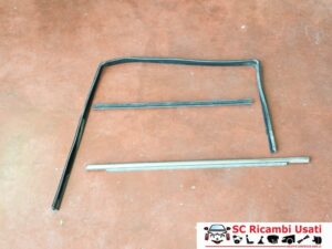 Guarnizione Porta Anteriore Sinistra Opel Zafira 13132027