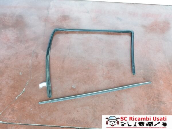 Guarnizione Porta Anteriore Destra Opel Zafira 13132028