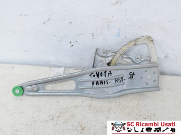 Alzavetro Posteriore Sinistro Toyota Yaris 698400D120