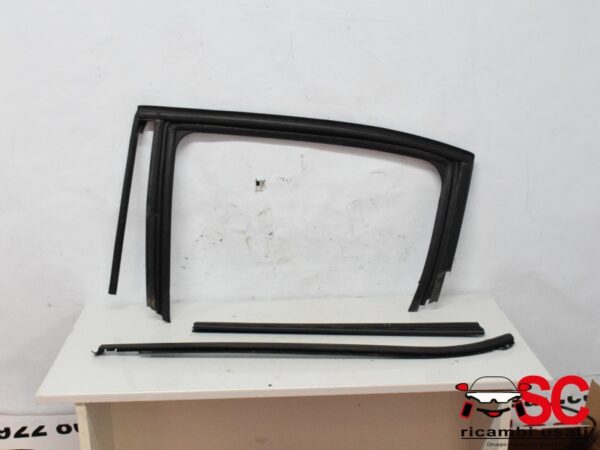 Guarnizione Porta Posteriore Sinistra Citroen C3 9813202180 9813218580