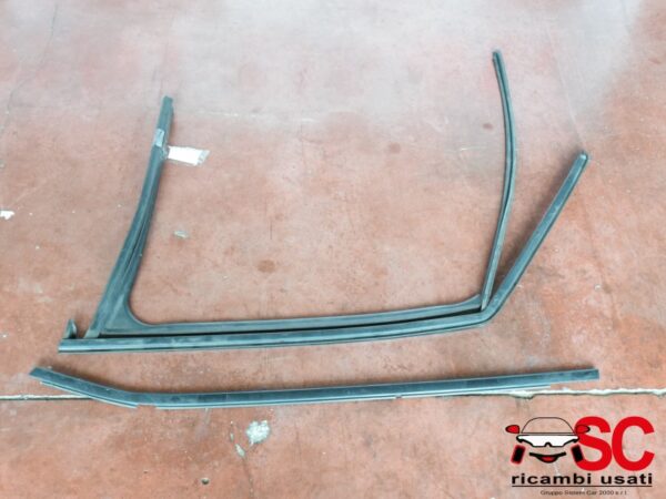 Guarnizione Guida Vetro Ant Sinistra Jeep Renegade 52028704